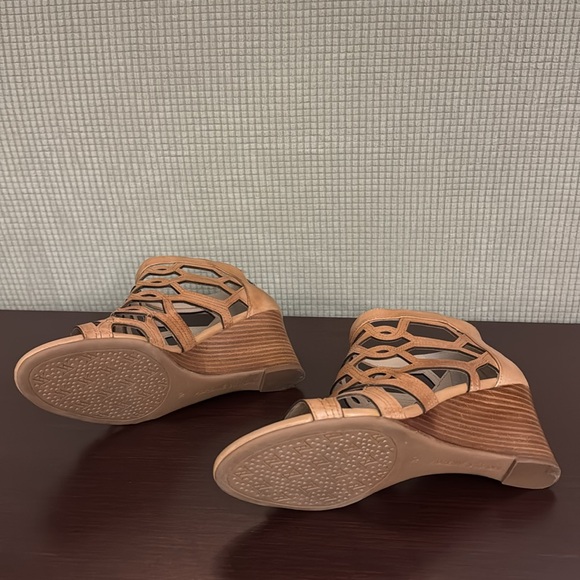 NWOT! Adrienne Vittadini Wedge Sandals - Picture 14 of 16